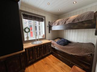 Cozy Apartment With Stunning Mountain Views - 3