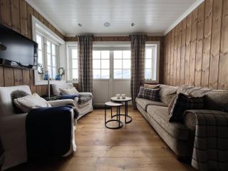 Cozy Apartment With Stunning Mountain Views - 5