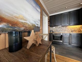 Cozy Apartment With Stunning Mountain Views - 8