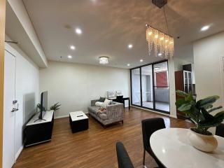 Cozy 2-Bedroom Apt 6 minutes to Paramatta Train - 0