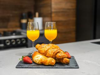 Luxury Apartment In the Heart of Dubai Marina - 4