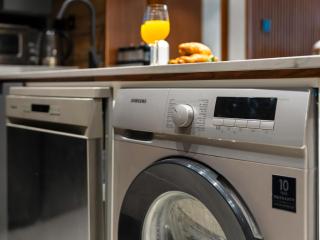 Luxury Apartment In the Heart of Dubai Marina - 2