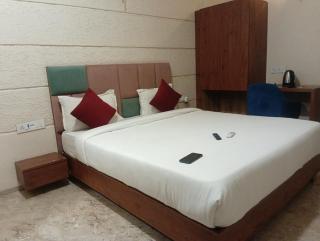 Accuotel Inn Minakshi - 0