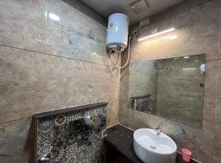 Accuotel Inn Minakshi - 5