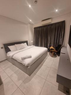 Your Cozy 2-Bedroom Escape at The Signature, Accra - 5