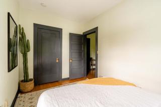 Stay Portland - Moab Vibes in PDX- Walk to Local Coffee & Food - 1