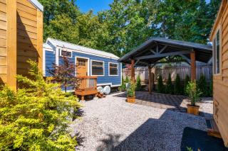 Stay Portland - Restored Farmhouse & Backyard Tiny House Village - 0