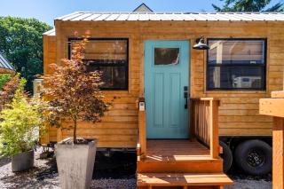 Stay Portland - Restored Farmhouse & Backyard Tiny House Village - 9