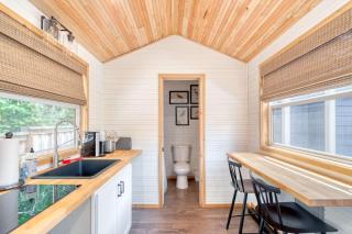 Stay Portland - Tiny Farmhouse - Walk to Local Shops & Restaurants - 9