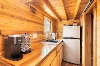 Stay Portland - Tiny Log Cabin - Walk to Local Shops & Eateries - 6