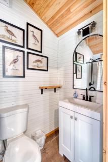 Stay Portland - Tiny Farmhouse - Walk to Local Shops & Restaurants - 2