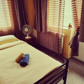 Clara Family Room - 6