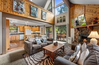 Bear Canyon: Large Cabin, Beautiful Views & HotTub - 0