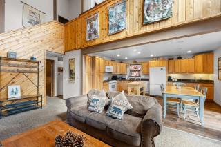 Bear Canyon: Large Cabin, Beautiful Views & HotTub - 1