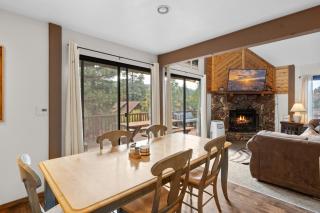 Bear Canyon: Large Cabin, Beautiful Views & HotTub - 2