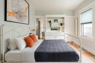 Stay Portland - PDX Art Deco Lounge - Local Eateries, Bars & Shops - 0