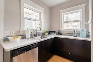 Stay Portland - PDX Art Deco Lounge - Local Eateries, Bars & Shops - 5