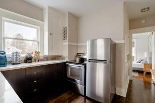 Stay Portland - Comfy SE Portland Apartment - Great Eats & Bars - 8