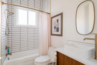 MidCentury Dream 2BR - 95 WalkScore - 6