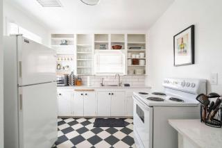 2BR Retreat - Walk to Tabor Shops & Cafes - 0