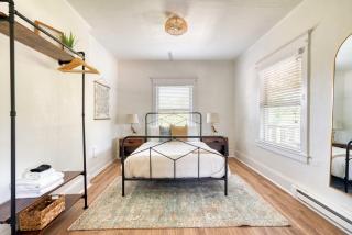 Stay Portland - Mt Tabor Retreat - Local Eateries - Shops - Bars - 1