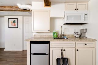 Cozy Portland Home Steps from Food - Sleeps 4 - 4