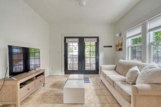 Sunnyside 1BR - Walk to Shops & Nightlife - 0