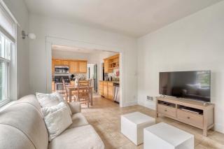 Sunnyside 1BR - Walk to Shops & Nightlife - 3