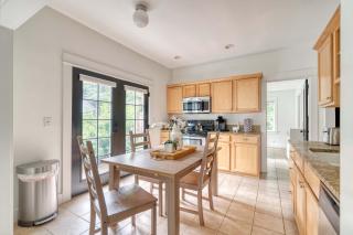 Sunnyside 1BR - Walk to Shops & Nightlife - 1