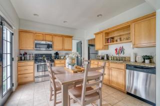 Sunnyside 1BR - Walk to Shops & Nightlife - 2