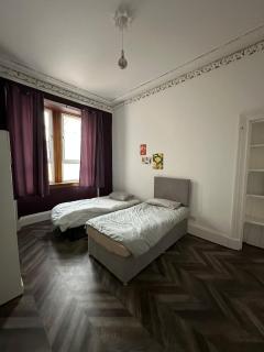 Victorian 5 Bedroom House Free Parking SSE Central - 4