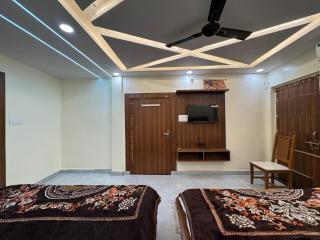 Hotel Vrindavan View - 1