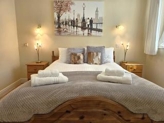 Pass the Keys Luxury 5 bedroom Riverside home in town centre - 5