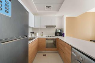 Silkhaus Elite 1BDR Stay in New Radiant Viewz Tower - 4