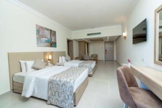 Palm Beach Resort Families and Couples only - 5