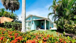 Anna Maria Aloha – Beach Block Cottage Steps to Gulf Outdoor Living Pet Friendly - 9