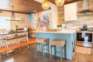 Anna Maria Aloha – Beach Block Cottage Steps to Gulf Outdoor Living Pet Friendly - 2