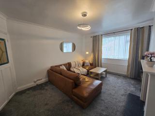 Elegant 3BR Getaway for Comfortable Extended Stays - 1