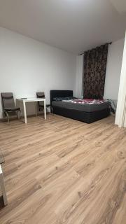 Comfortable 1BR & 1LR Apt Prime location of Vienna - 0