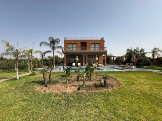 Luxury family villa with private pool - 6