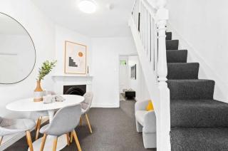 2BR Darlington Home for 6 with Balcony - 7