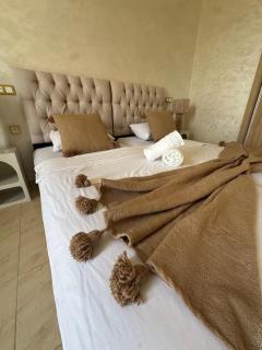 Luxury family villa with private pool - 2