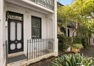 2BR Darlington Home for 6 with Balcony - 6