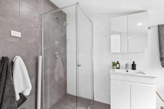 2BR Darlington Home for 6 with Balcony - 4