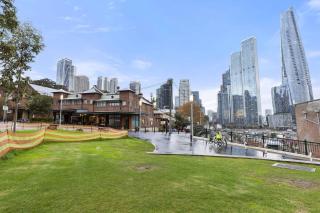 2BR Darlington Home for 6 with Balcony - 1