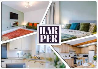 4-BR Home in Chester Sleeps 8 with Free Parking for Long and Short Stays - 0