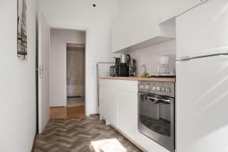 Comfortable 2BR Apartment Next to Rennweg - 5