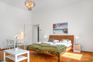 Comfortable 2BR Apartment Next to Rennweg - 1