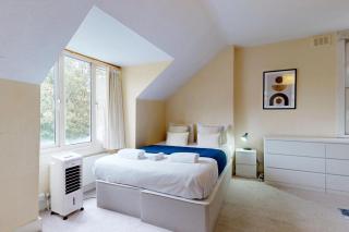 Stylish 1-Bed Near Lewisham Station & High Street - 1