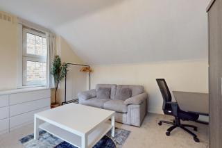 Stylish 1-Bed Near Lewisham Station & High Street - 6